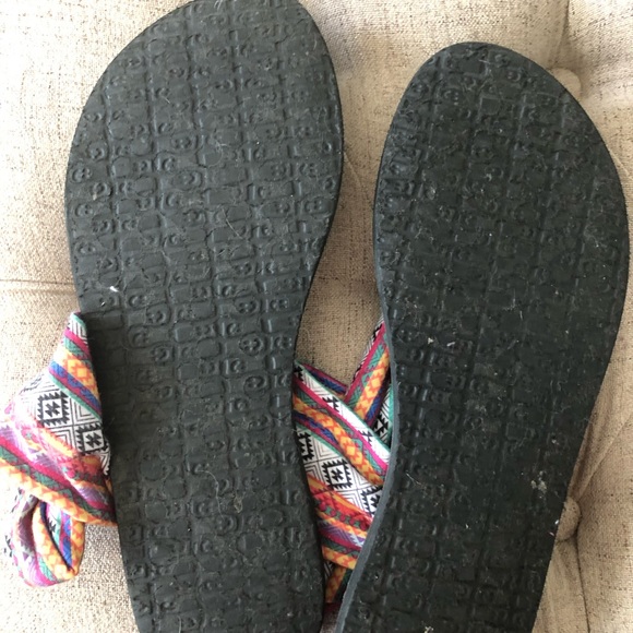 Sanuk sandals - Picture 3 of 3